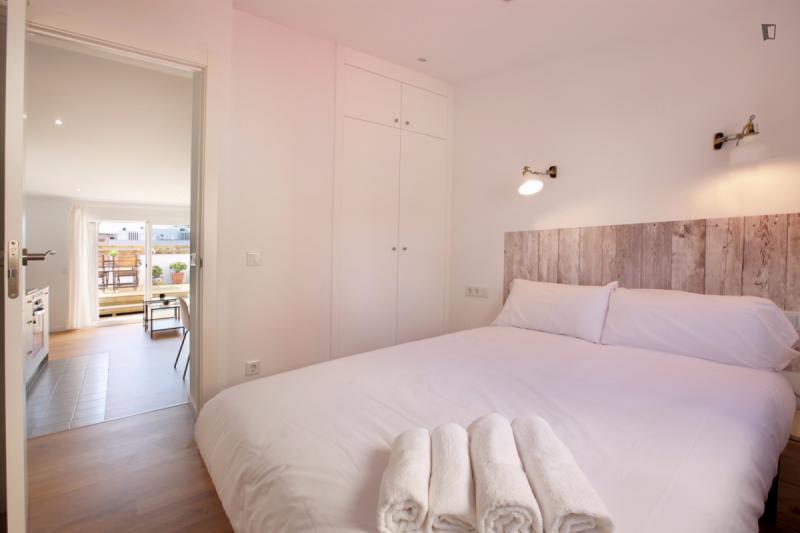 Furnished 2-bedroom flat in Sants-Montjuïc · 4