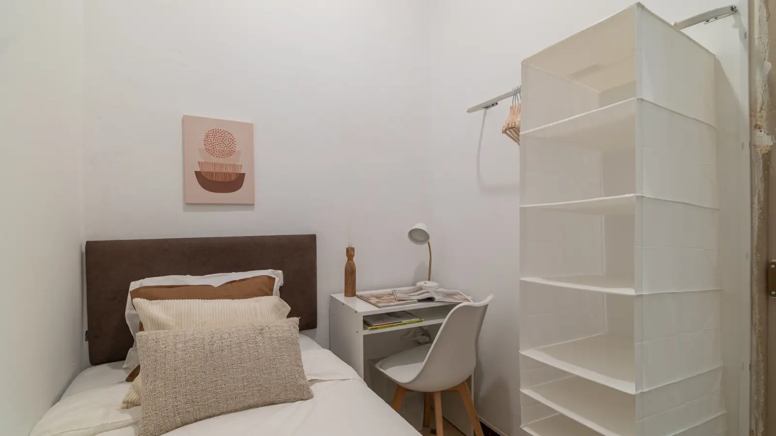 Habitación amueblada en piso compartido en Eixample · 2