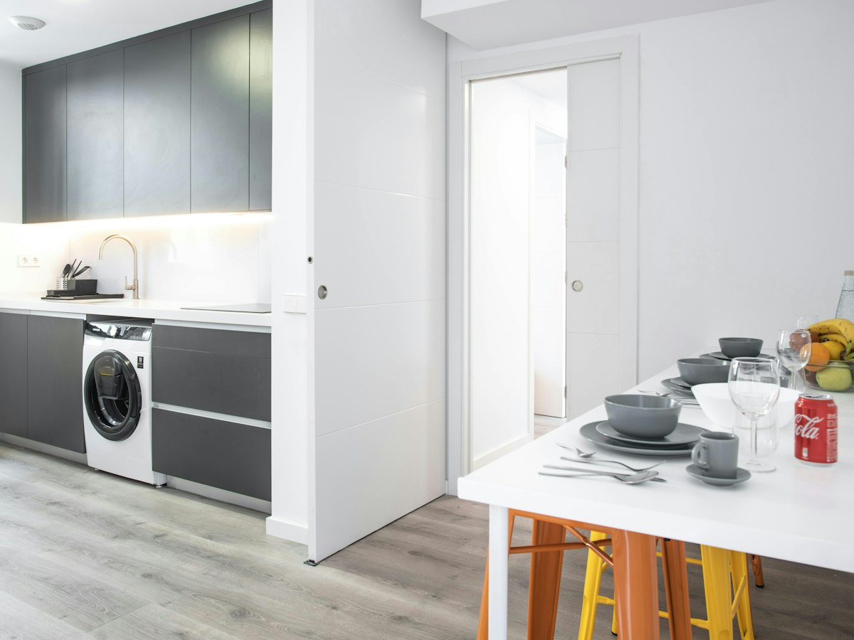 Furnished room in a 5-person shared flat in Ciutat Vella · 4