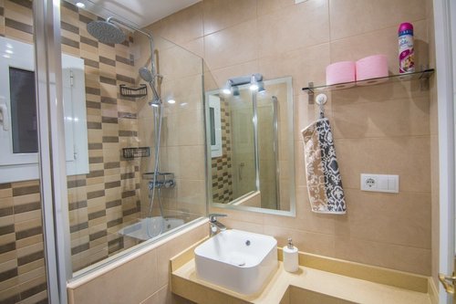 Habitación en piso compartido de 4 personas en Eixample · 4