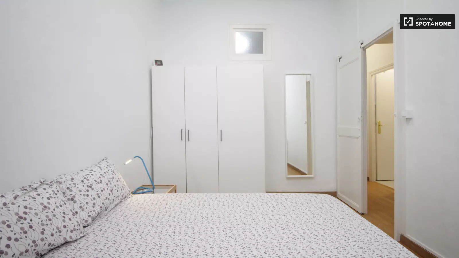 Habitación amueblada en piso compartido de 2 personas en Ciutat Vella · 2