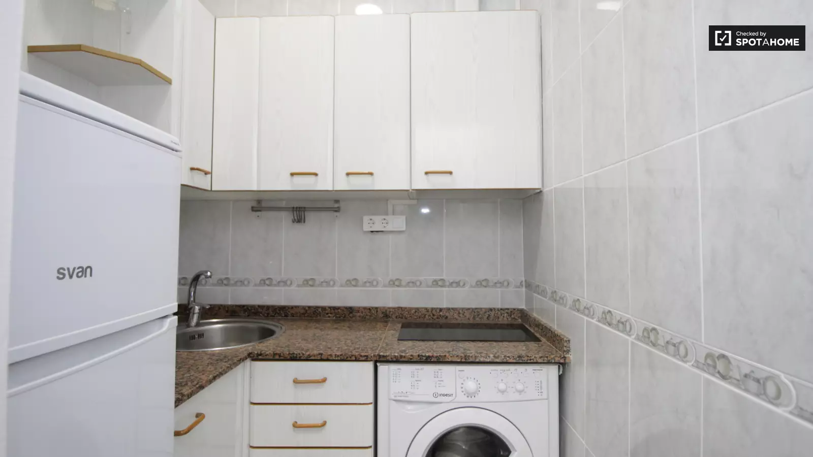 Habitación amueblada en piso compartido de 2 personas en Ciutat Vella · 4