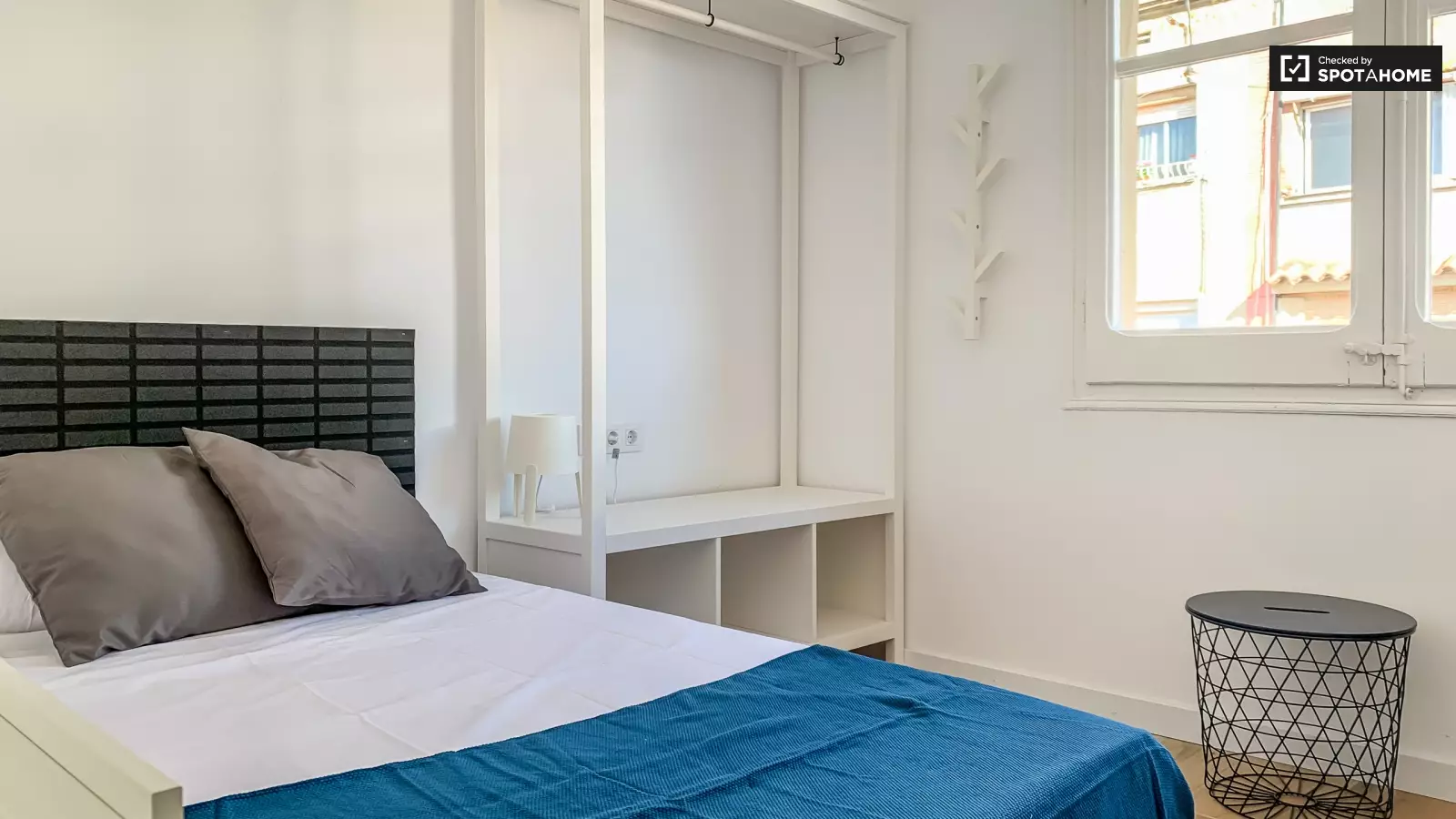 Furnished room in a shared flat in L'Hospitalet · 2