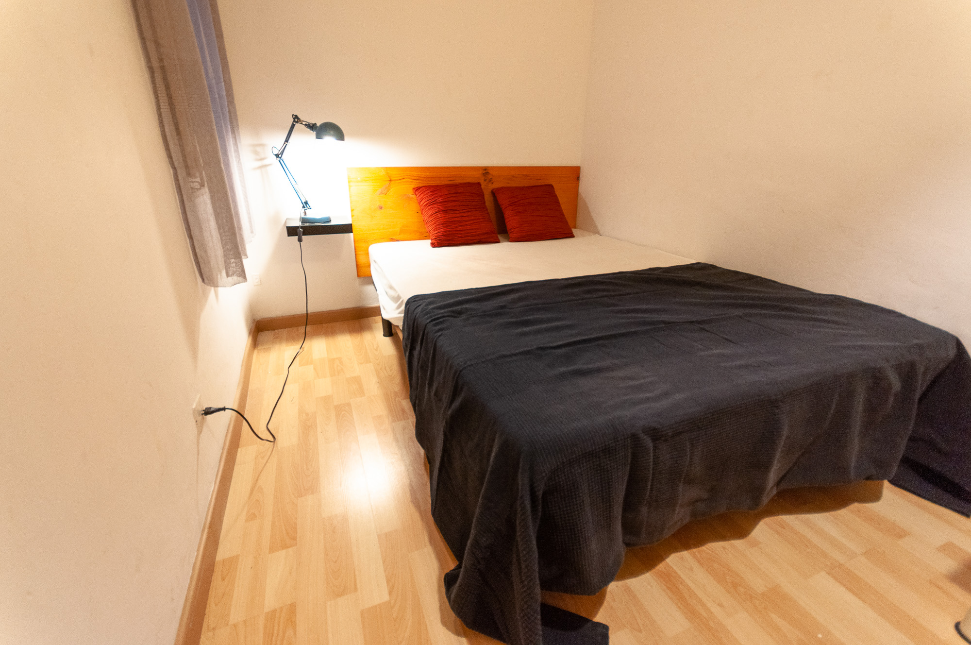 Habitación amueblada en piso compartido en Gràcia · 2