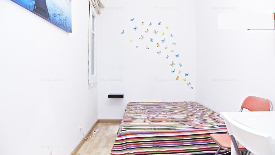 Habitación amueblada en piso compartido en Gràcia · 3