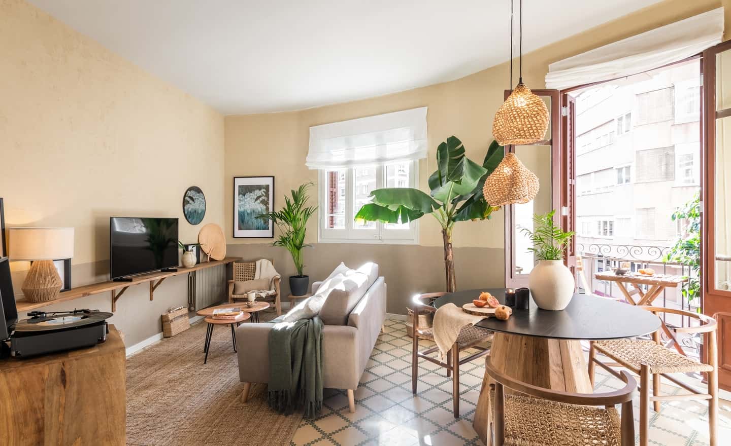 Furnished 2-bedroom flat in Eixample, 76 m² · 2