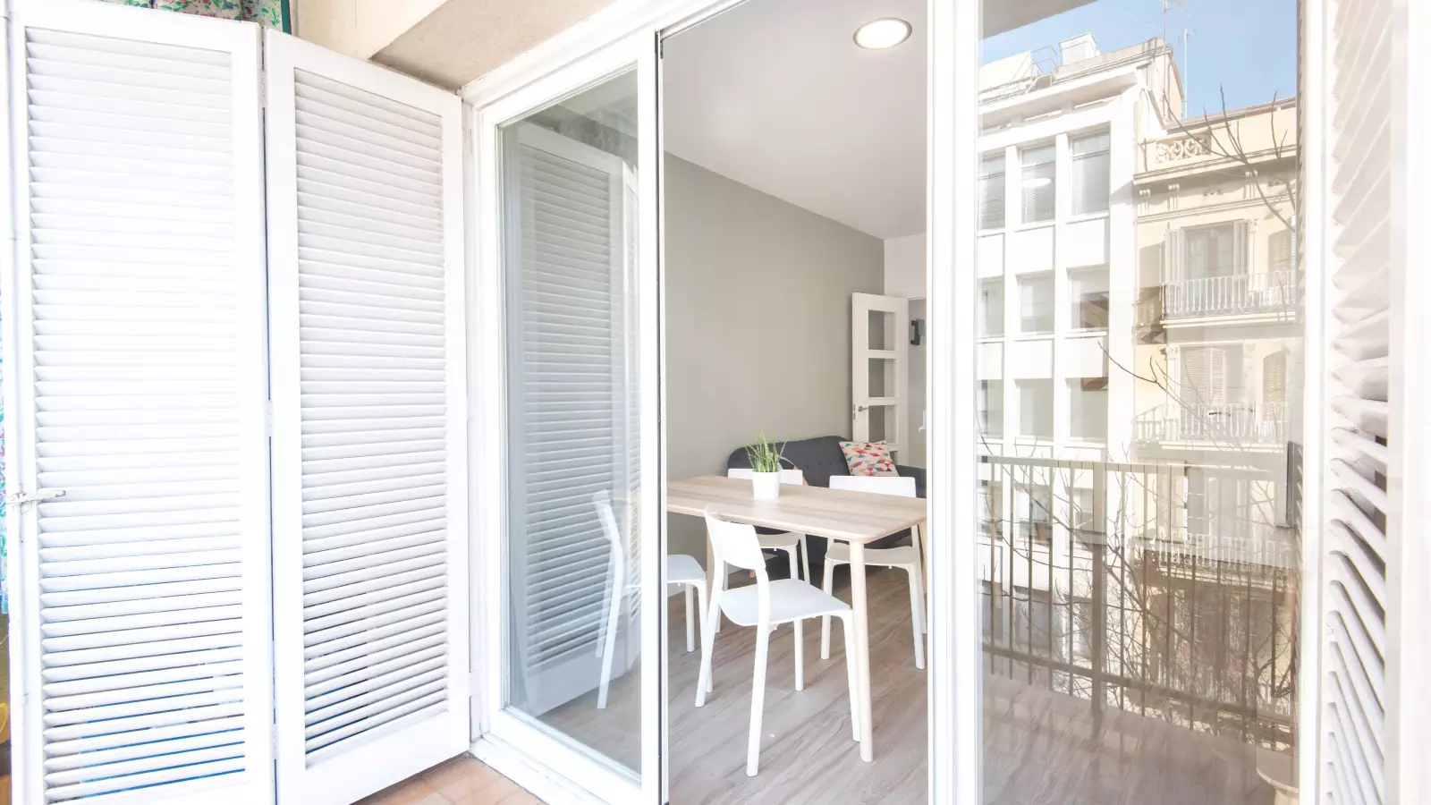 Furnished 4-bedroom flat in Eixample, 80 m² · 4