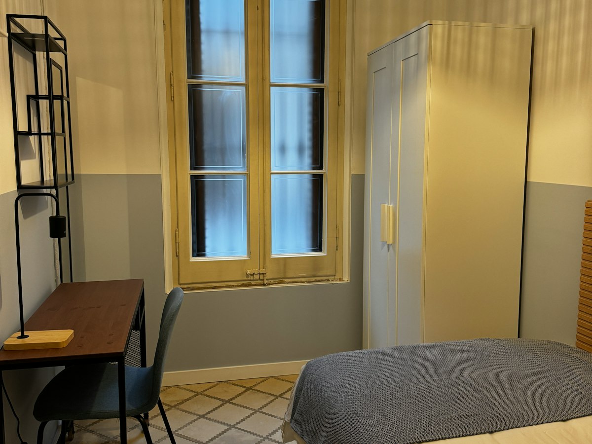Habitación amueblada en piso compartido de 8 personas en Gràcia · 3