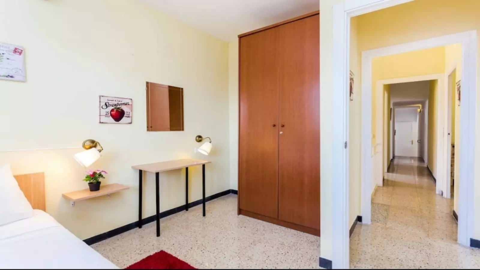 Habitación amueblada en piso compartido de 9 personas en Gràcia · 2