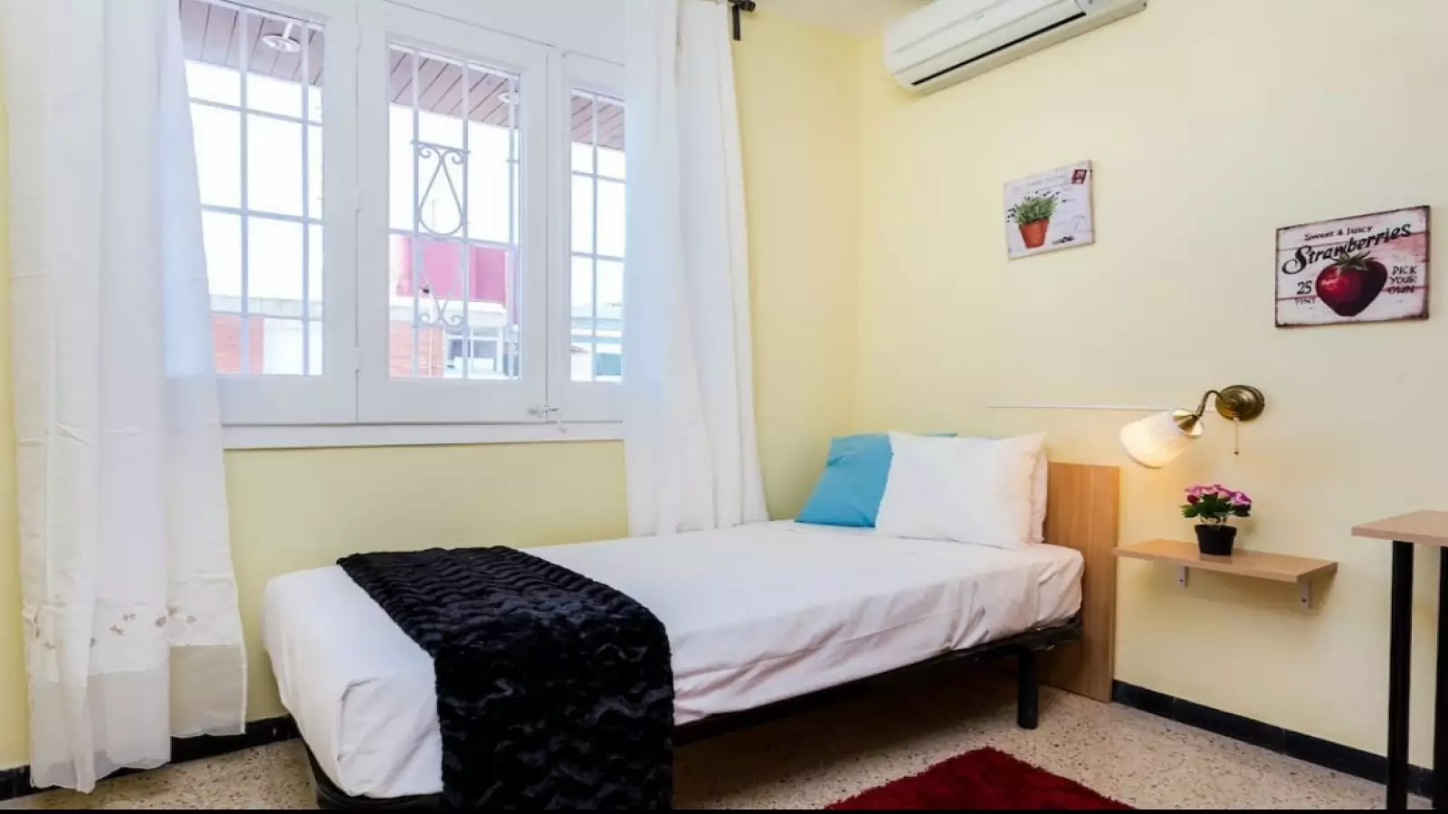 Habitación amueblada en piso compartido de 9 personas en Gràcia · 3