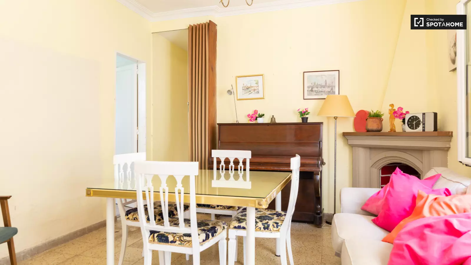 Habitación amueblada en piso compartido de 9 personas en Gràcia · 4