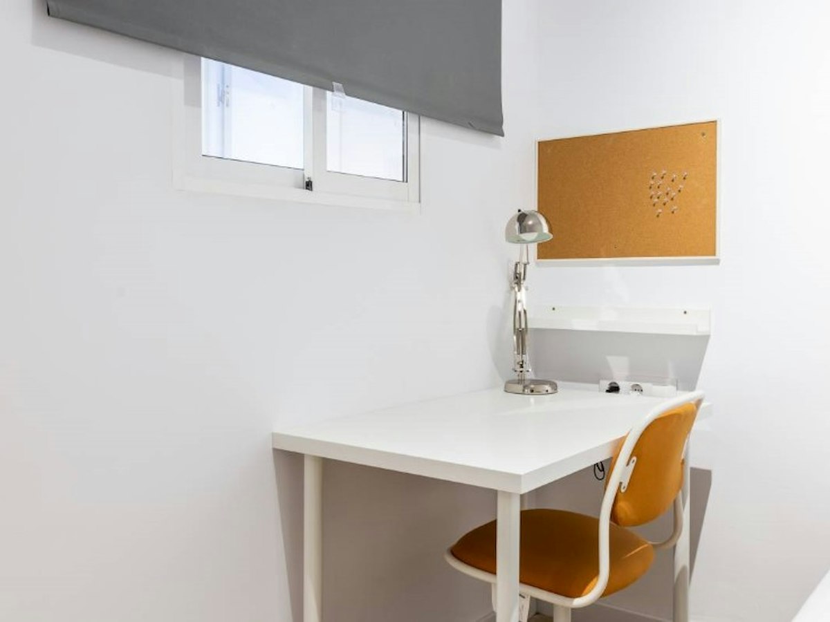 Furnished room in a 6-person shared flat in L'Hospitalet · 2