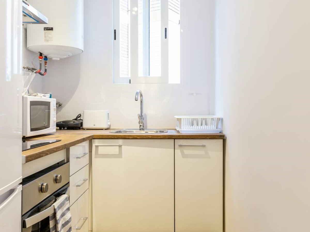 Furnished room in a 6-person shared flat in L'Hospitalet · 4