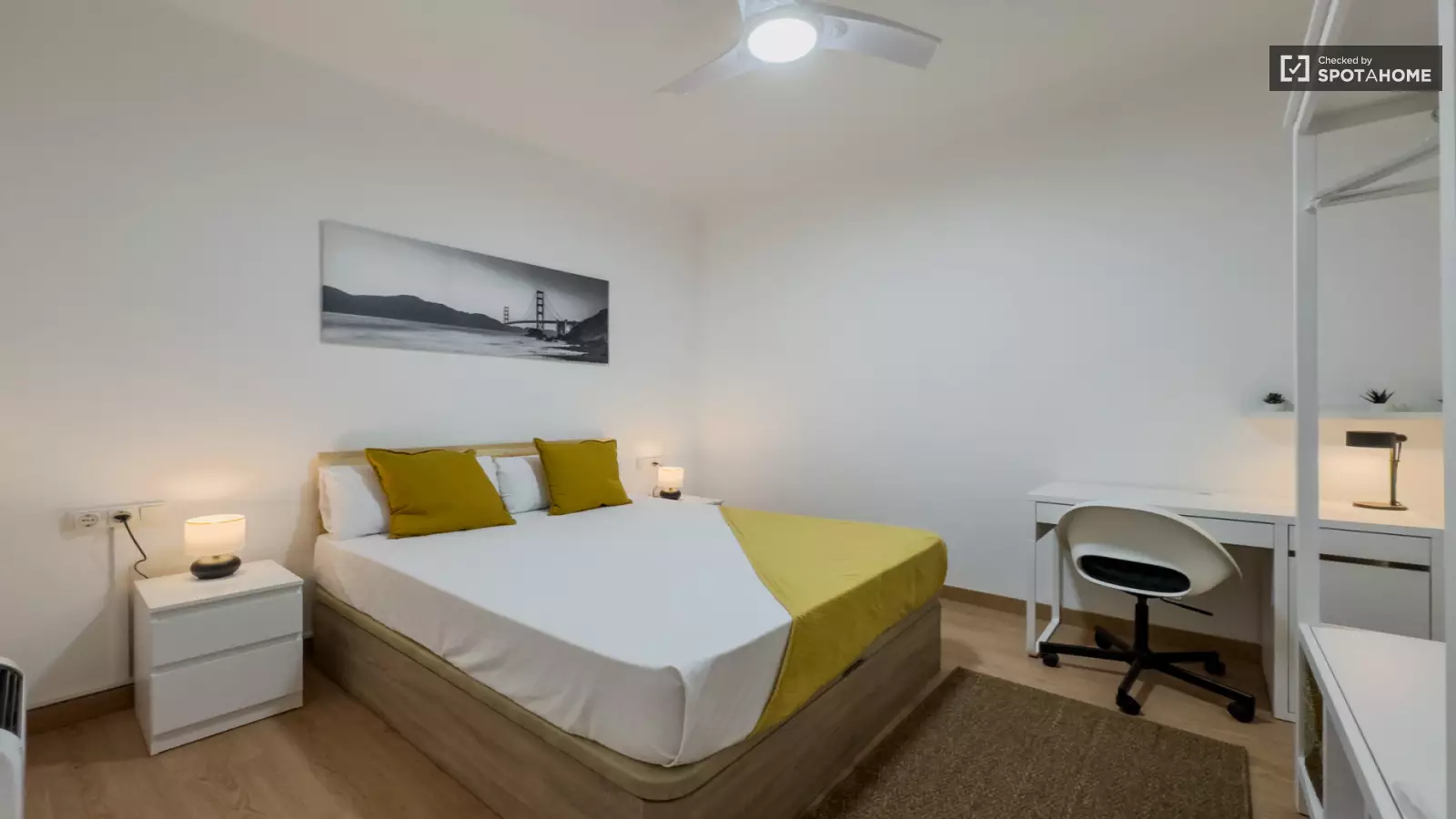 Furnished room in a shared flat in L'Hospitalet · 4