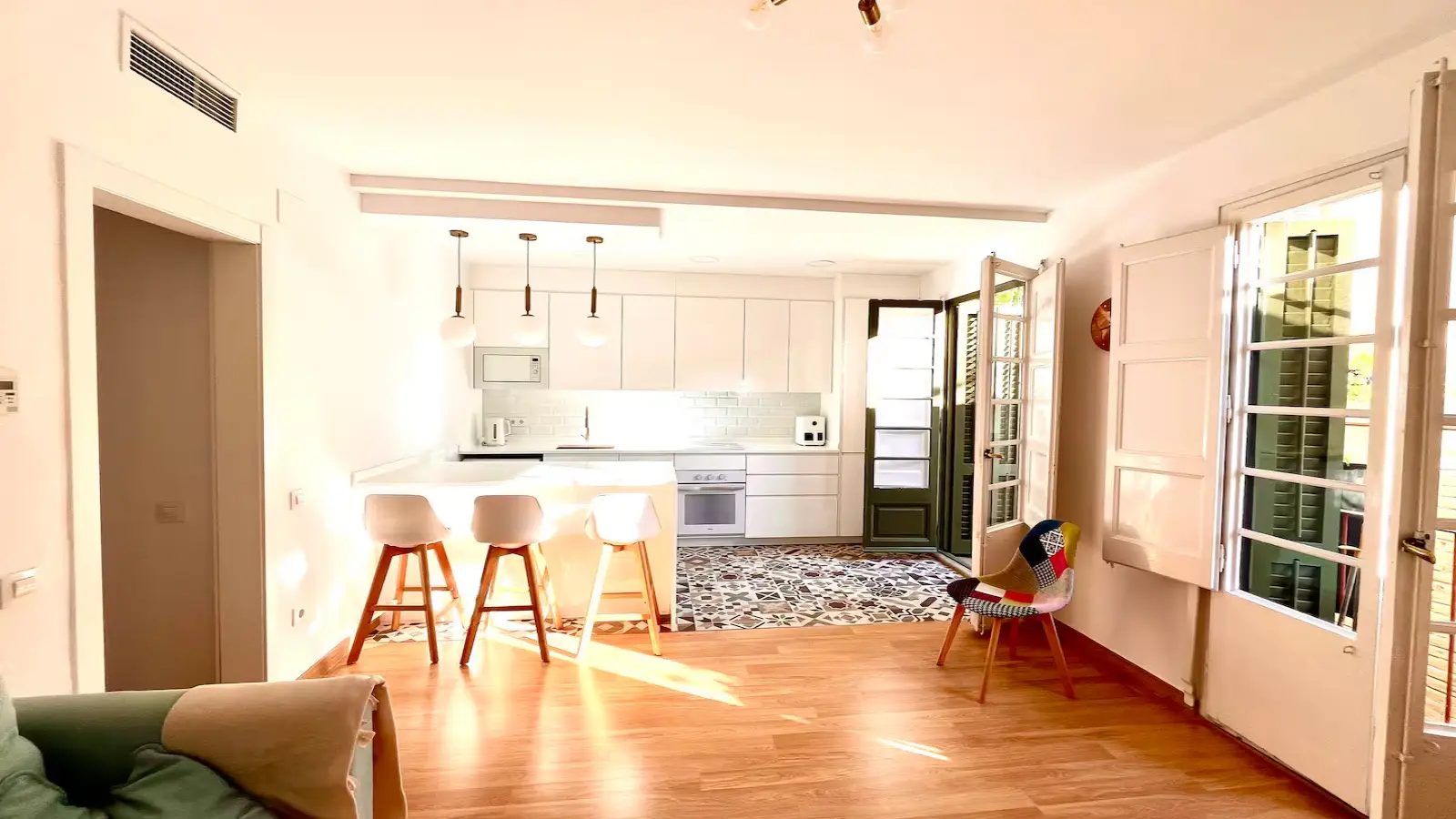 Furnished 3-bedroom flat in Eixample, 78 m² · 2