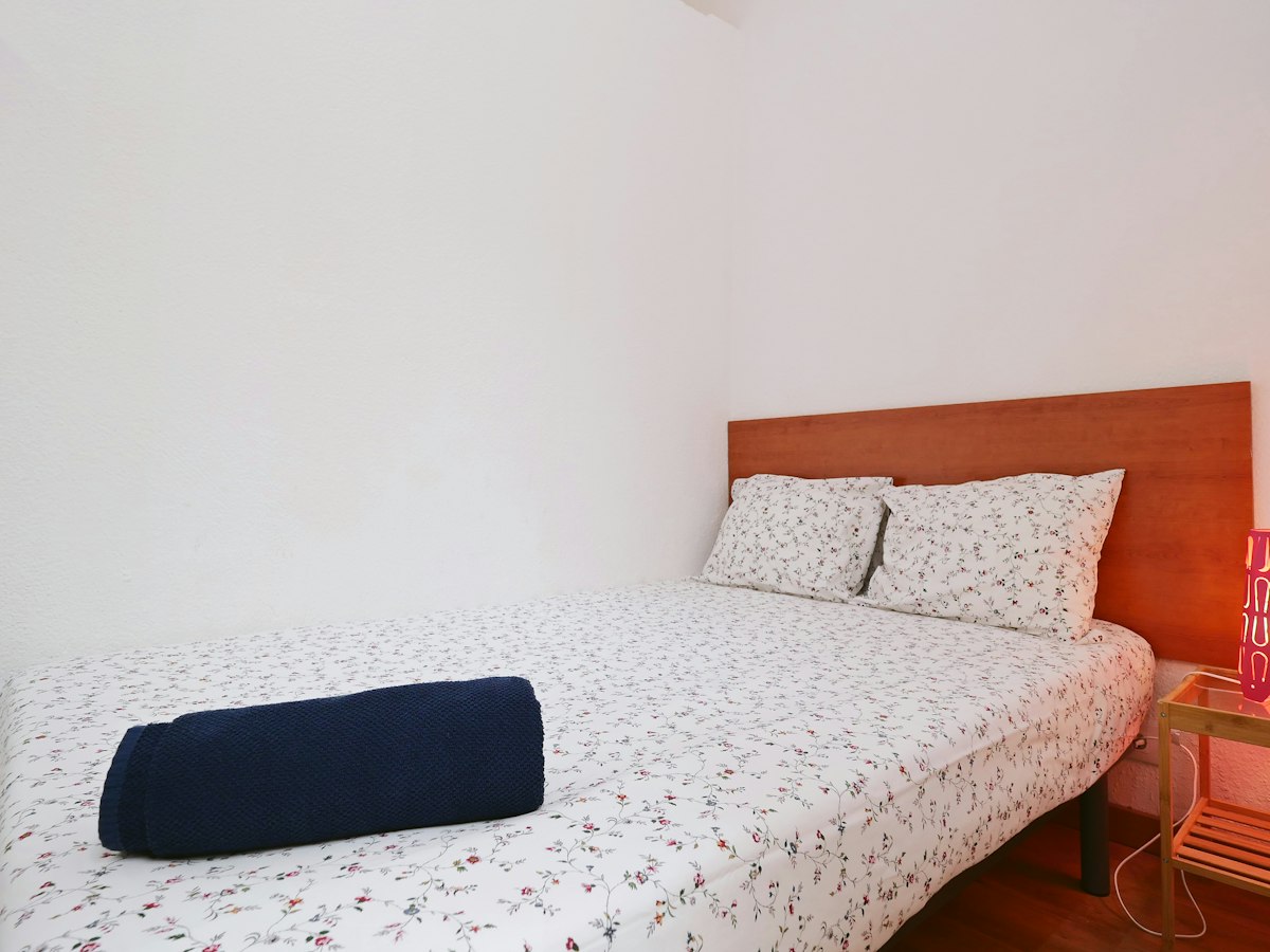 Habitación amueblada en piso compartido de 4 personas en Ciutat Vella · 2