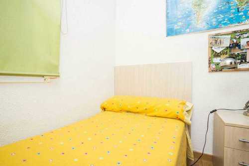 Room in a 3-person shared flat in Sants-Montjuïc · 2