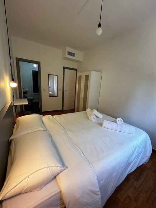 Room in a 3-person shared flat in Eixample · 2