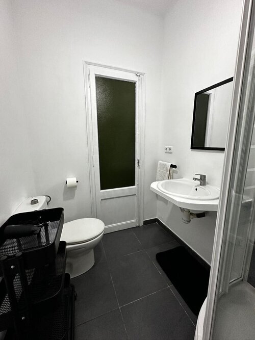 Room in a 3-person shared flat in Eixample · 3