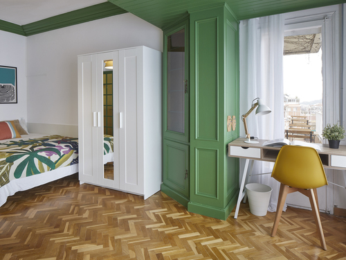 Room in a 8-person shared flat in Eixample · 3