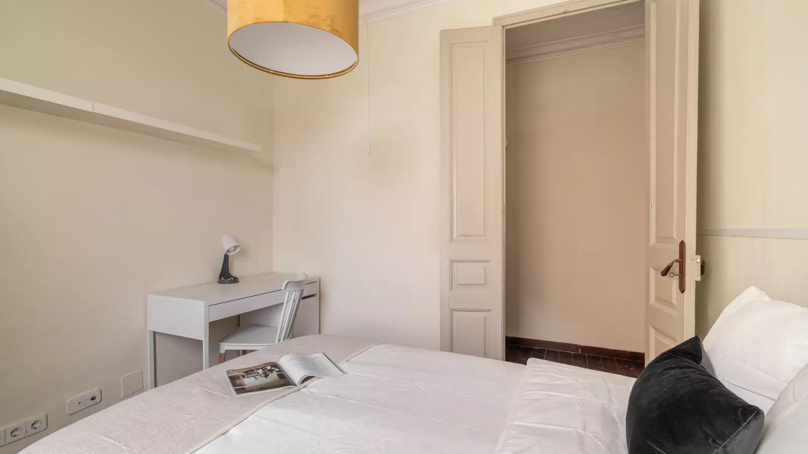 Habitación amueblada en piso compartido en Gràcia · 3
