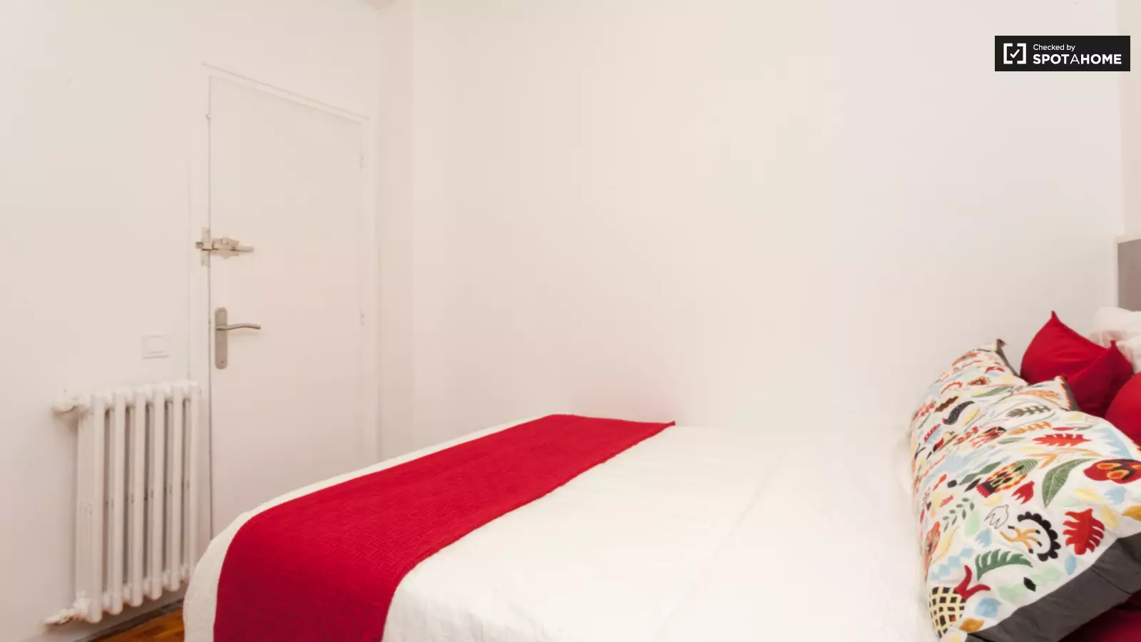 Habitación amueblada en piso compartido en Gràcia · 2
