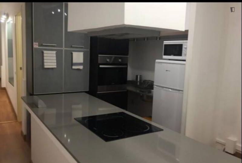 Furnished 2-bedroom flat in Eixample · 3