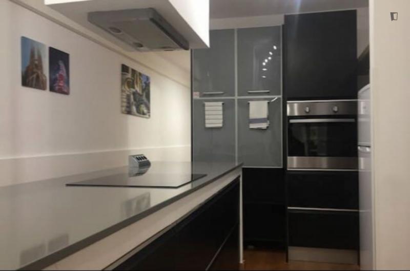 Furnished 2-bedroom flat in Eixample · 4