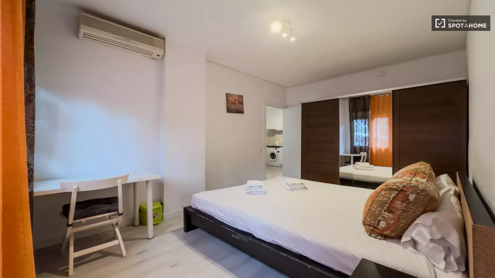 Piso de 2 dormitorios amueblado en Eixample, 55 m² · 2