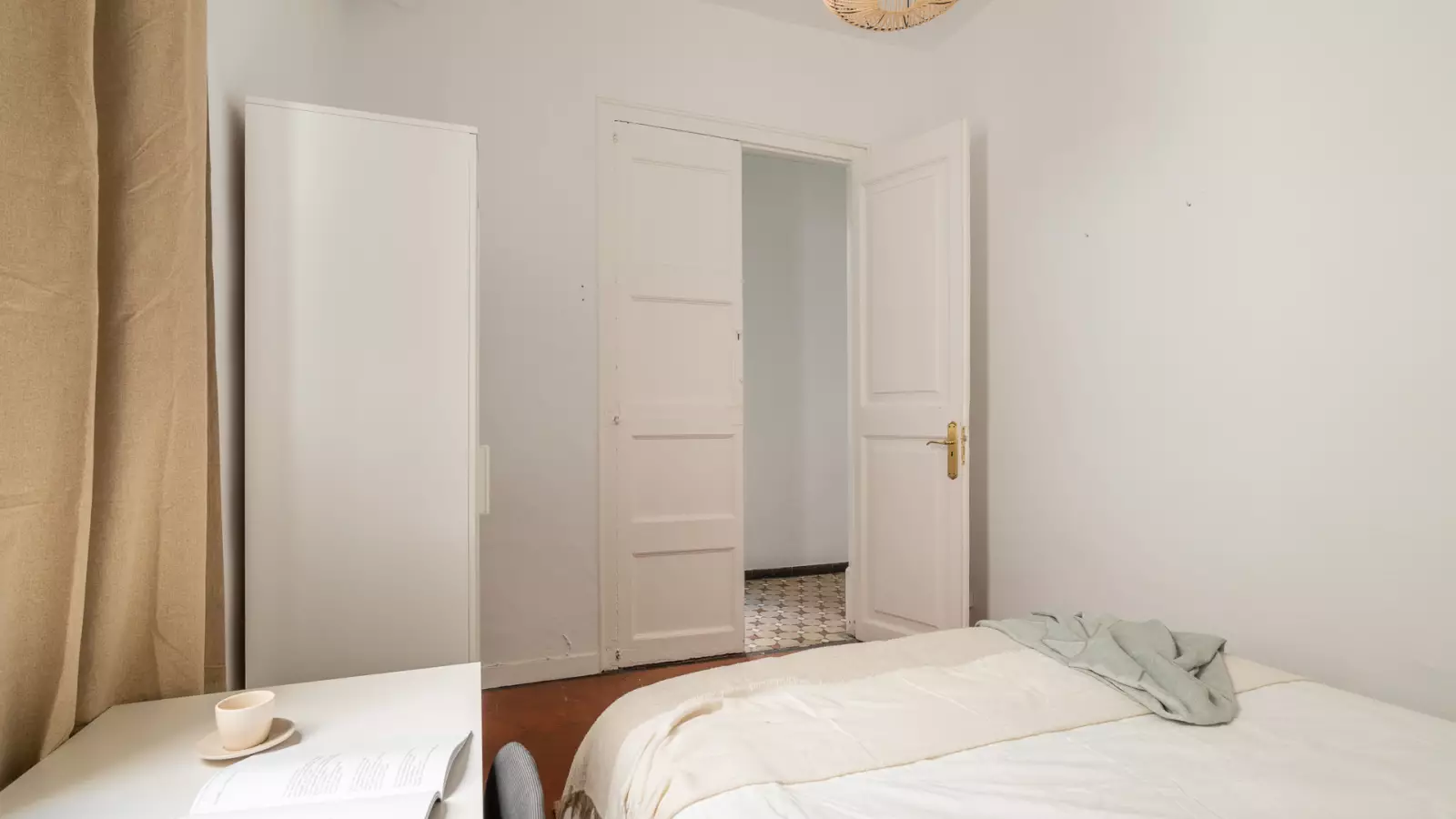Furnished room in a shared flat in Ciutat Vella · 2