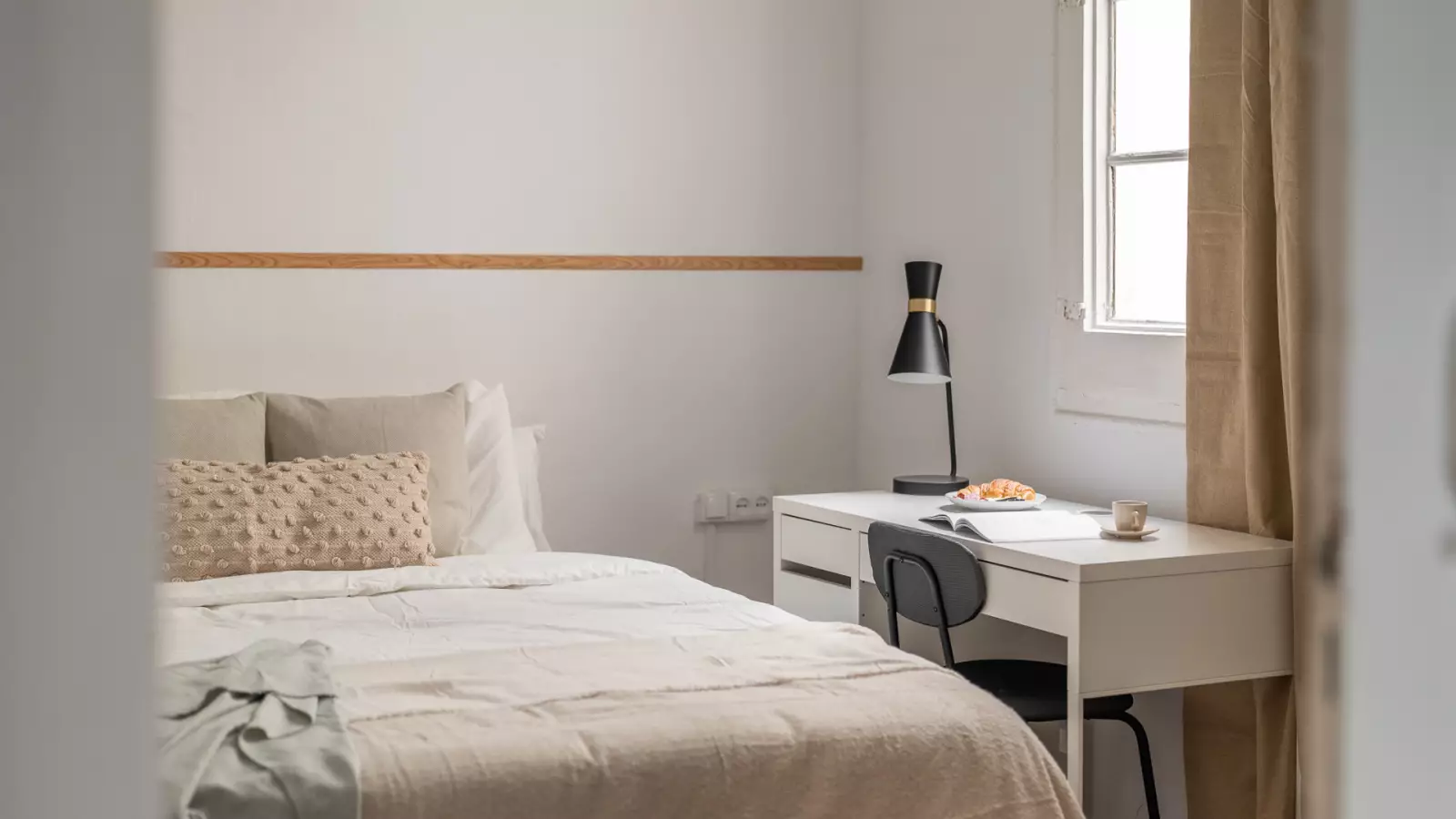 Furnished room in a shared flat in Ciutat Vella · 3