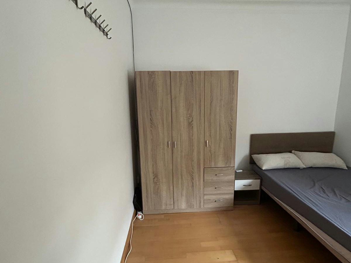 Habitación amueblada en piso compartido de 6 personas en Sarrià–Sant Gervasi · 2