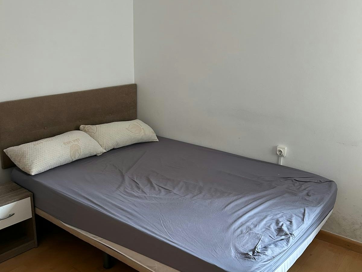 Habitación amueblada en piso compartido de 6 personas en Sarrià–Sant Gervasi · 3