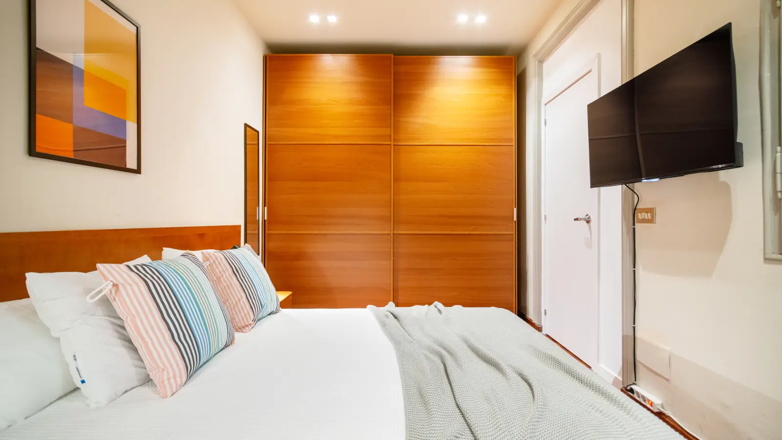 Habitación amueblada en piso compartido de 8 personas en Gràcia · 2