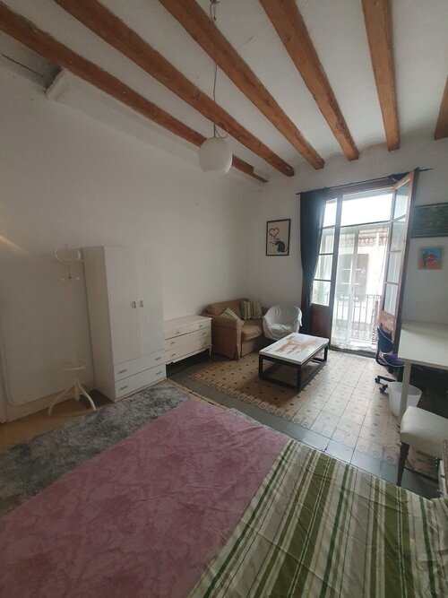 Room in a 4-person shared flat in Gràcia · 2