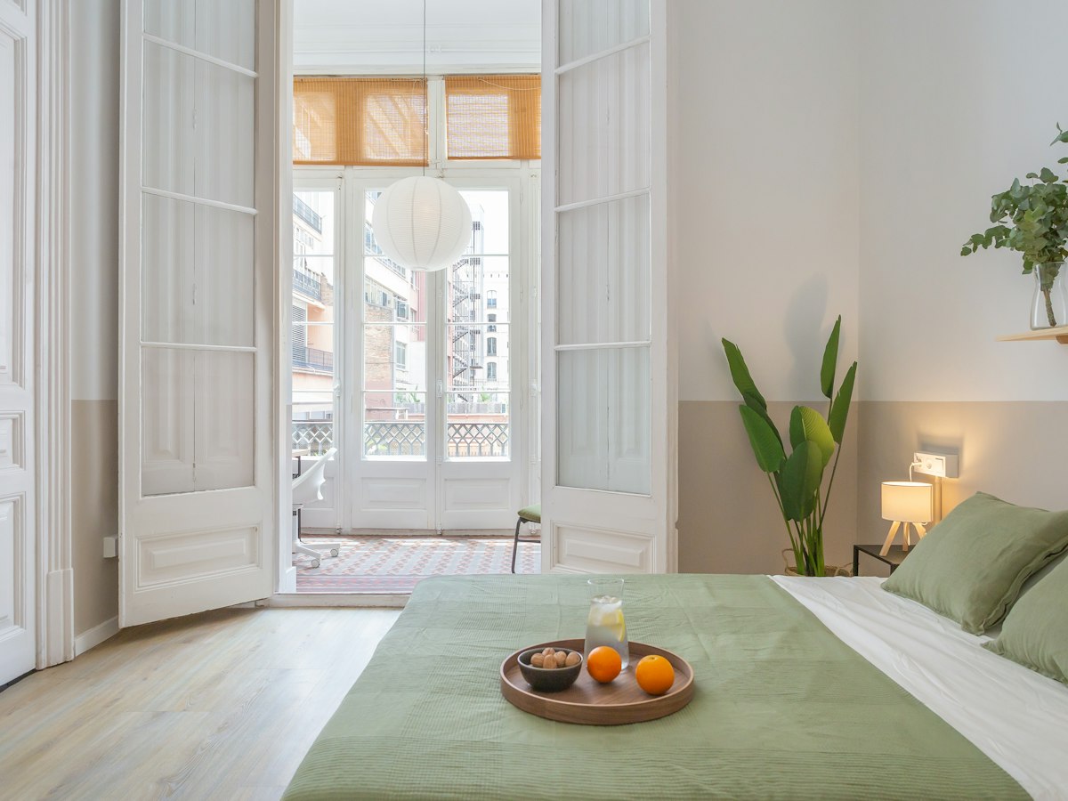 Habitación amueblada en piso compartido de 9 personas en Eixample