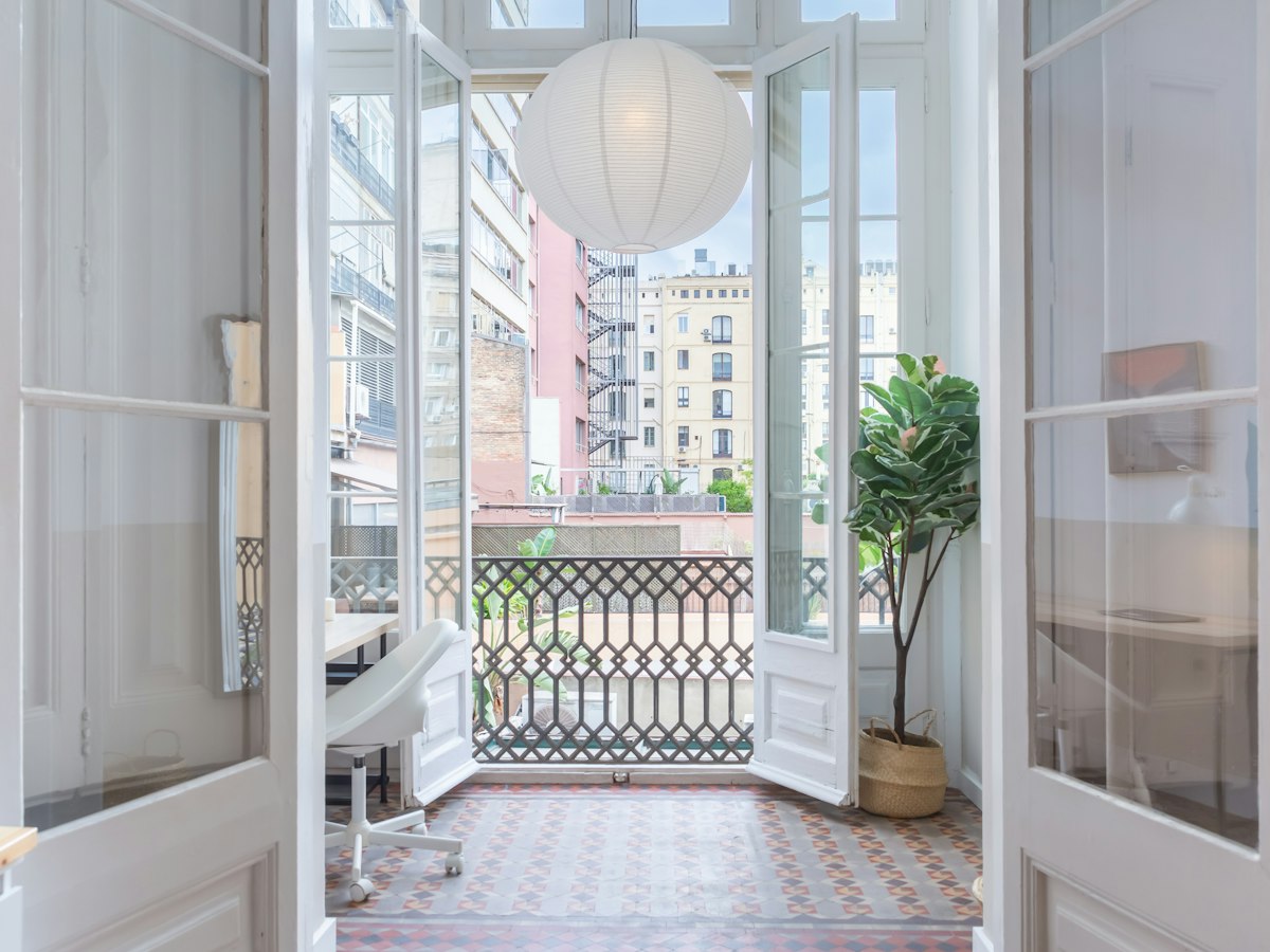Habitación amueblada en piso compartido de 9 personas en Eixample · 2