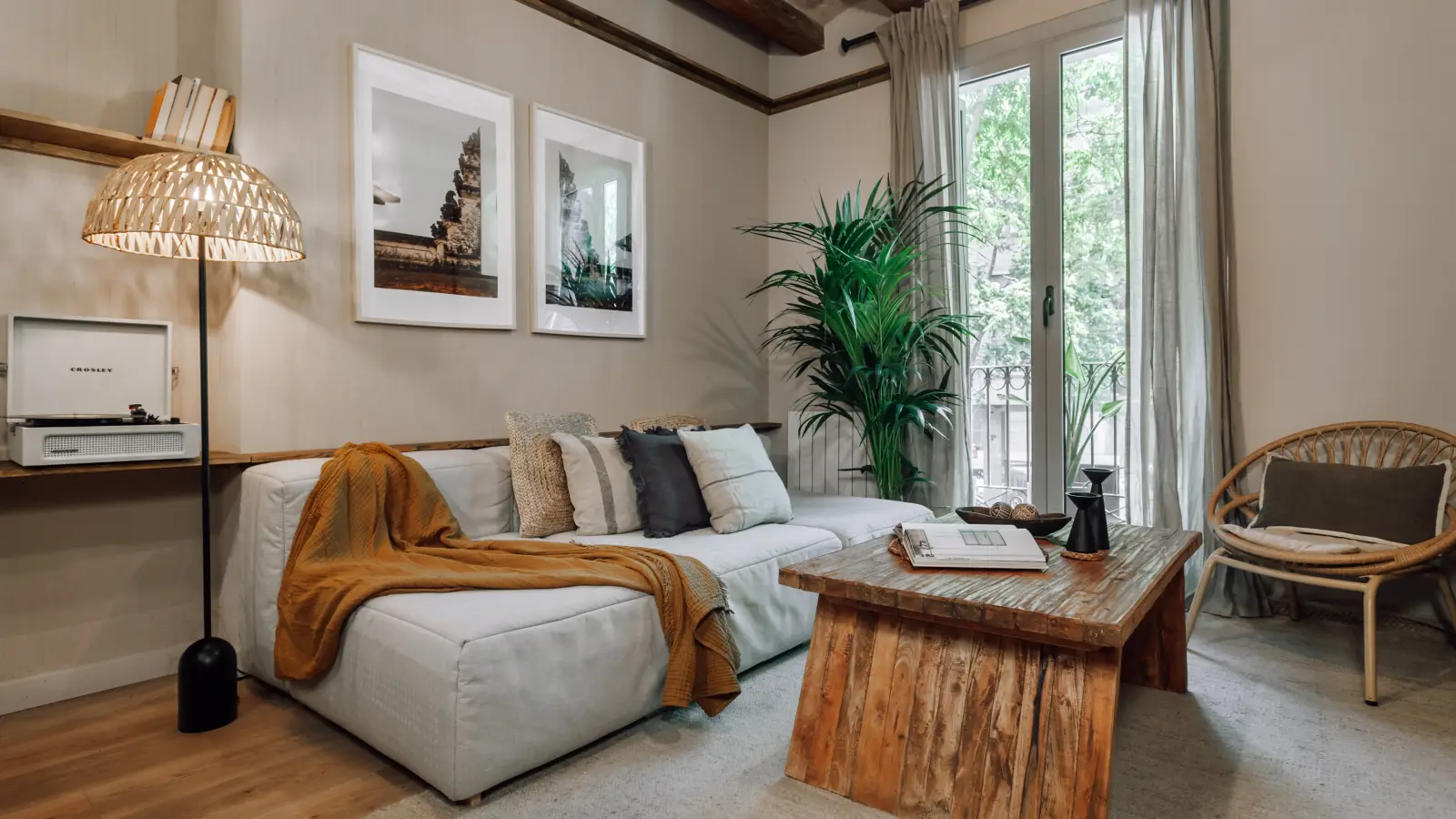 Furnished 2-bedroom flat in Eixample, 78 m² · 3