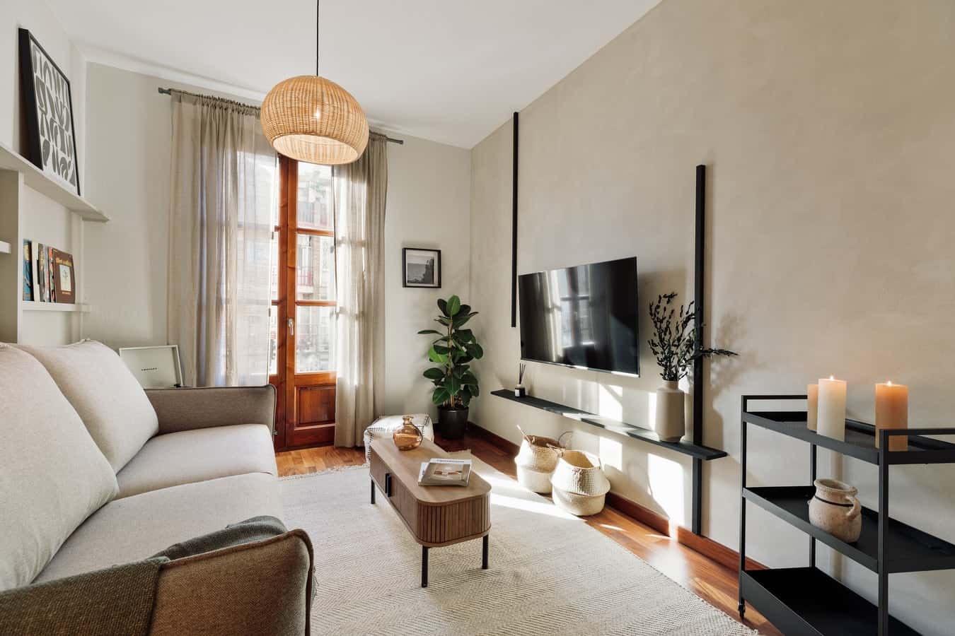 Furnished 2-bedroom flat in Eixample, 61 m² · 2