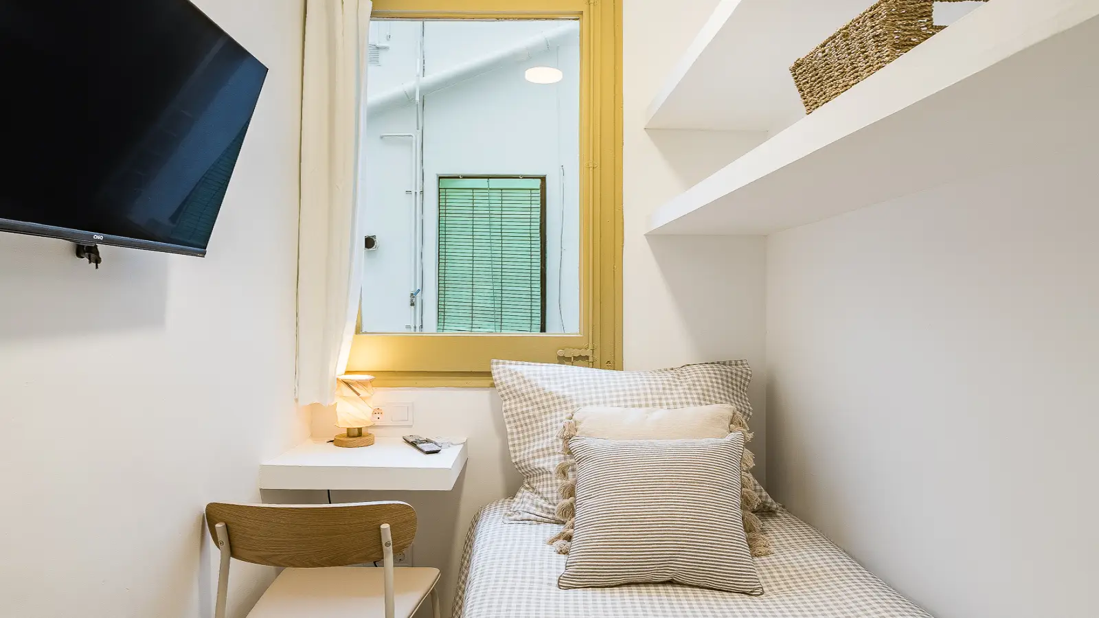 Furnished room in a shared flat in Sant Martí · 2