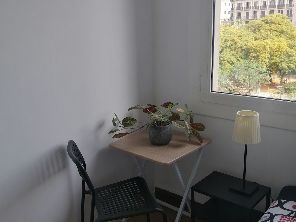 Habitación amueblada en piso compartido de 7 personas en Eixample · 3