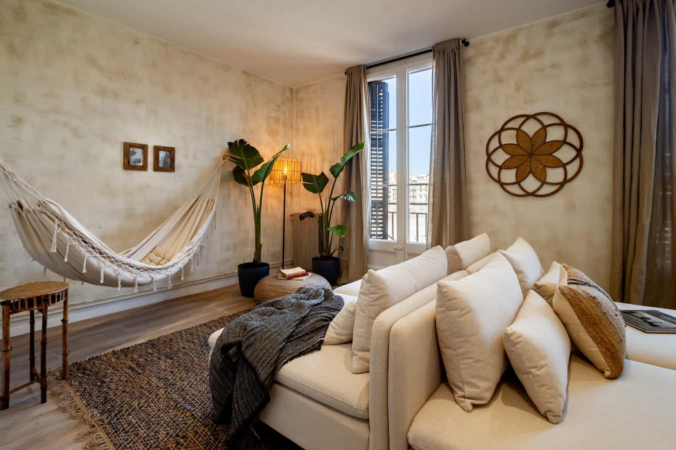 Piso de 3 dormitorios amueblado en Eixample, 93 m² · 2