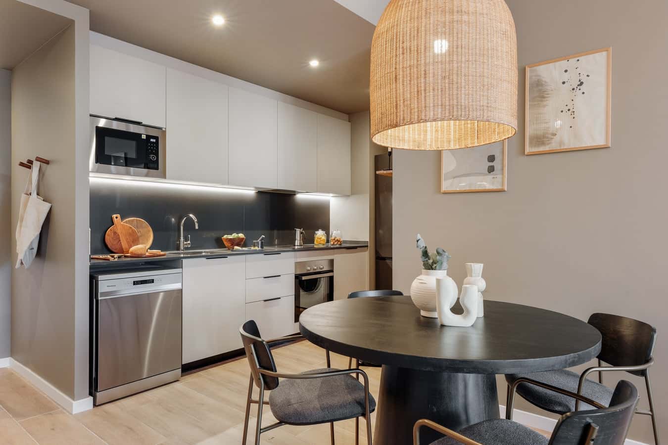 Furnished 2-bedroom flat in Eixample, 64 m² · 3