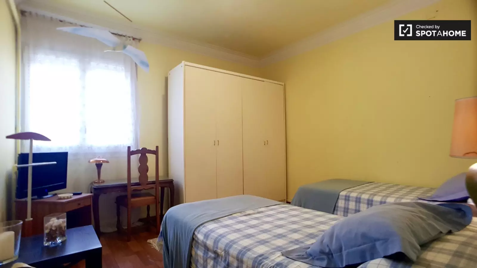 Habitación amueblada en piso compartido de 4 personas en Sarrià–Sant Gervasi · 2