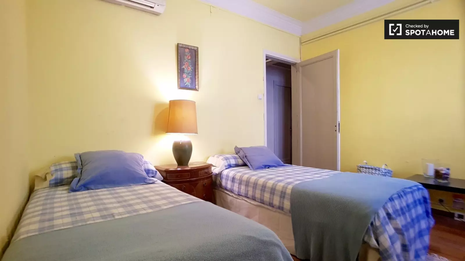 Habitación amueblada en piso compartido de 4 personas en Sarrià–Sant Gervasi · 4