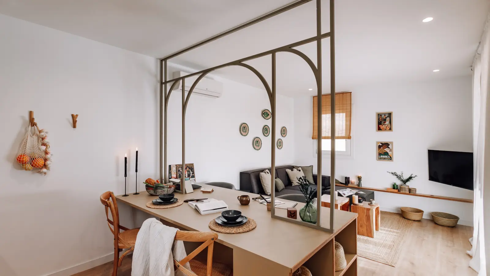 Furnished 1-bedroom flat in Eixample, 73 m² · 2