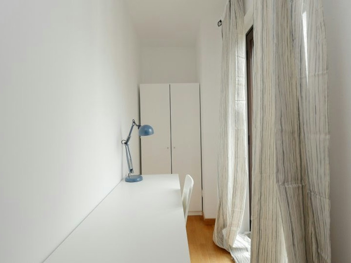 Habitación amueblada en piso compartido de 6 personas en Gràcia · 4
