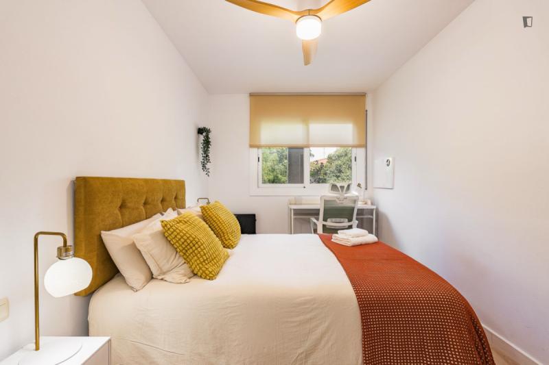 Furnished room in a 4-person shared flat in Eixample · 2