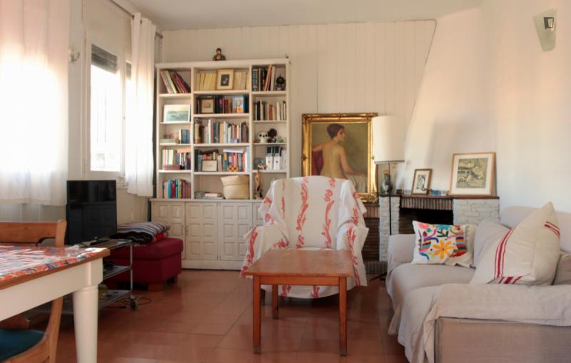 Furnished room in a 2-person shared flat in Sants-Montjuïc · 3
