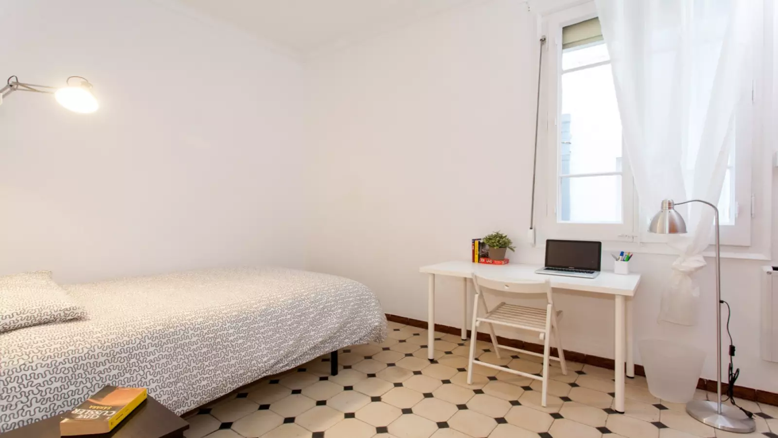 Furnished room in a shared flat in Sants-Montjuïc · 2